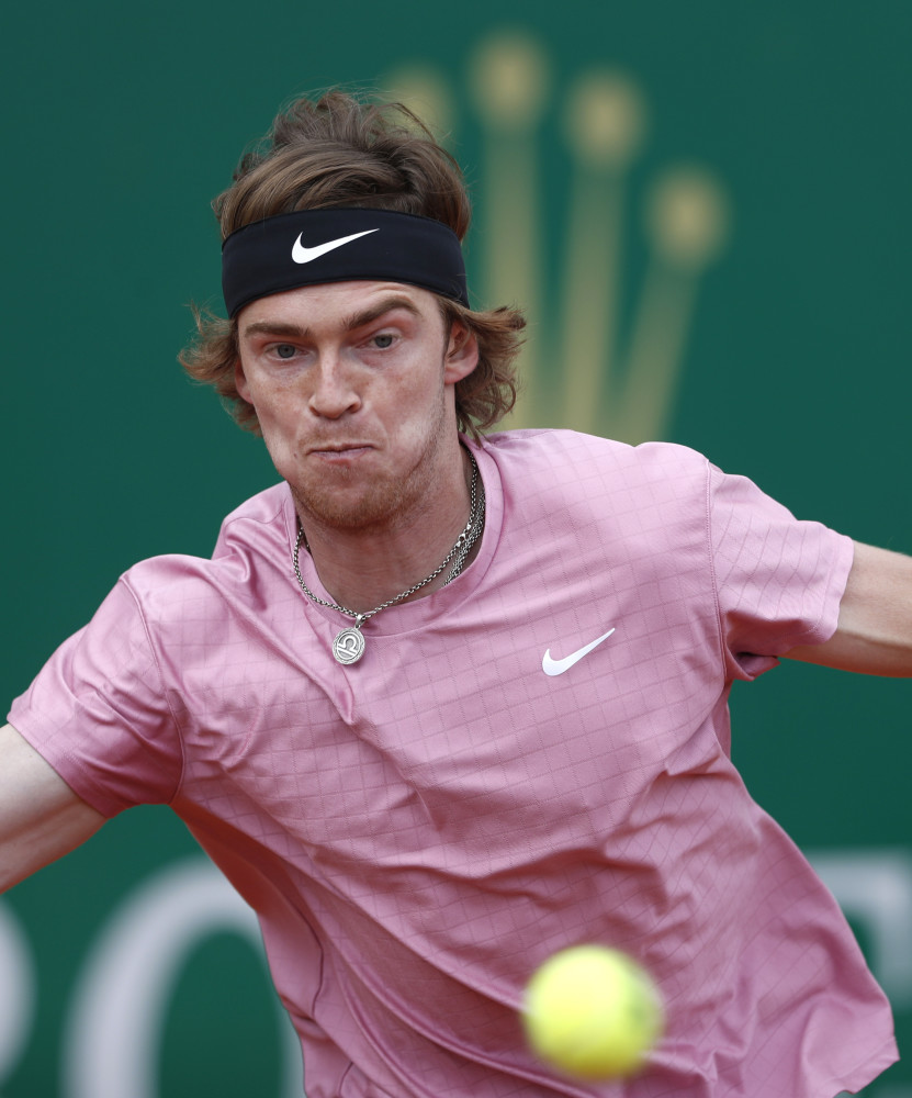 他更承担着 他更承担着