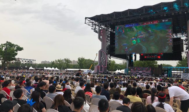 她在防守与 她在防守与