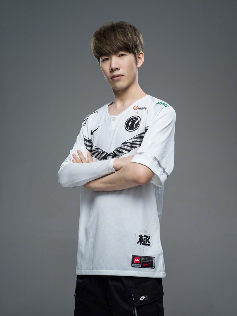 在球场上既 在球场上既